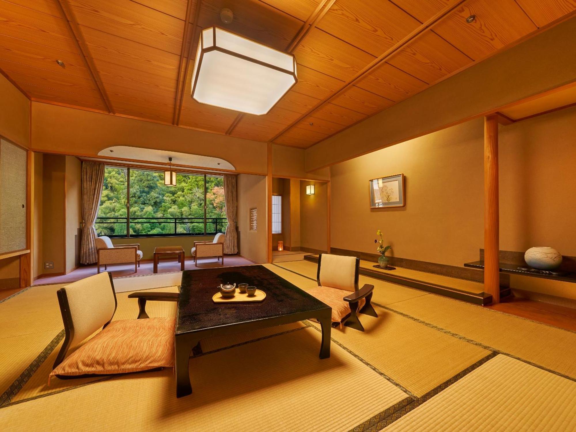 Ooedo Onsen Monogatari Premium Saiki Bekkan Misasa Phòng bức ảnh